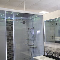 Badezimmereinrichtung mit LED-Beleuchtung